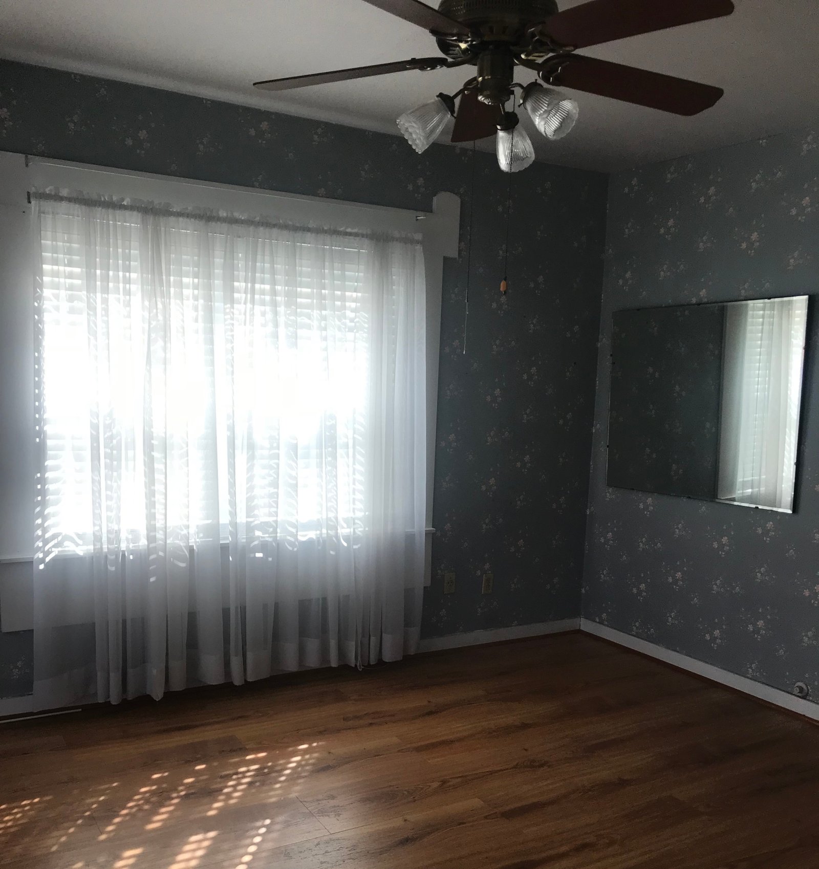 Room before renovation